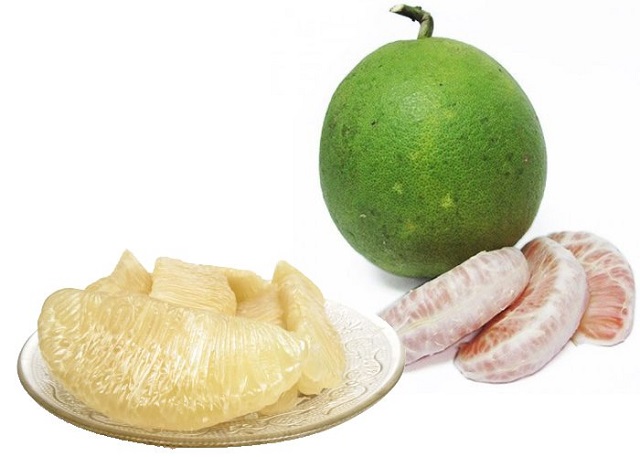 Bưởi vào đúng mùa vụ có vỏ xanh, mọng nước, cuống tươi do mới cắt