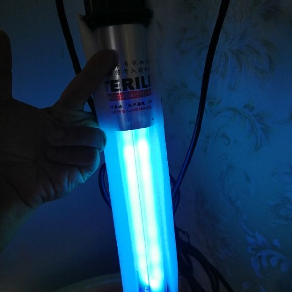 Sử dụng tia UV cũng là cách diệt tảo xanh hiệu quả