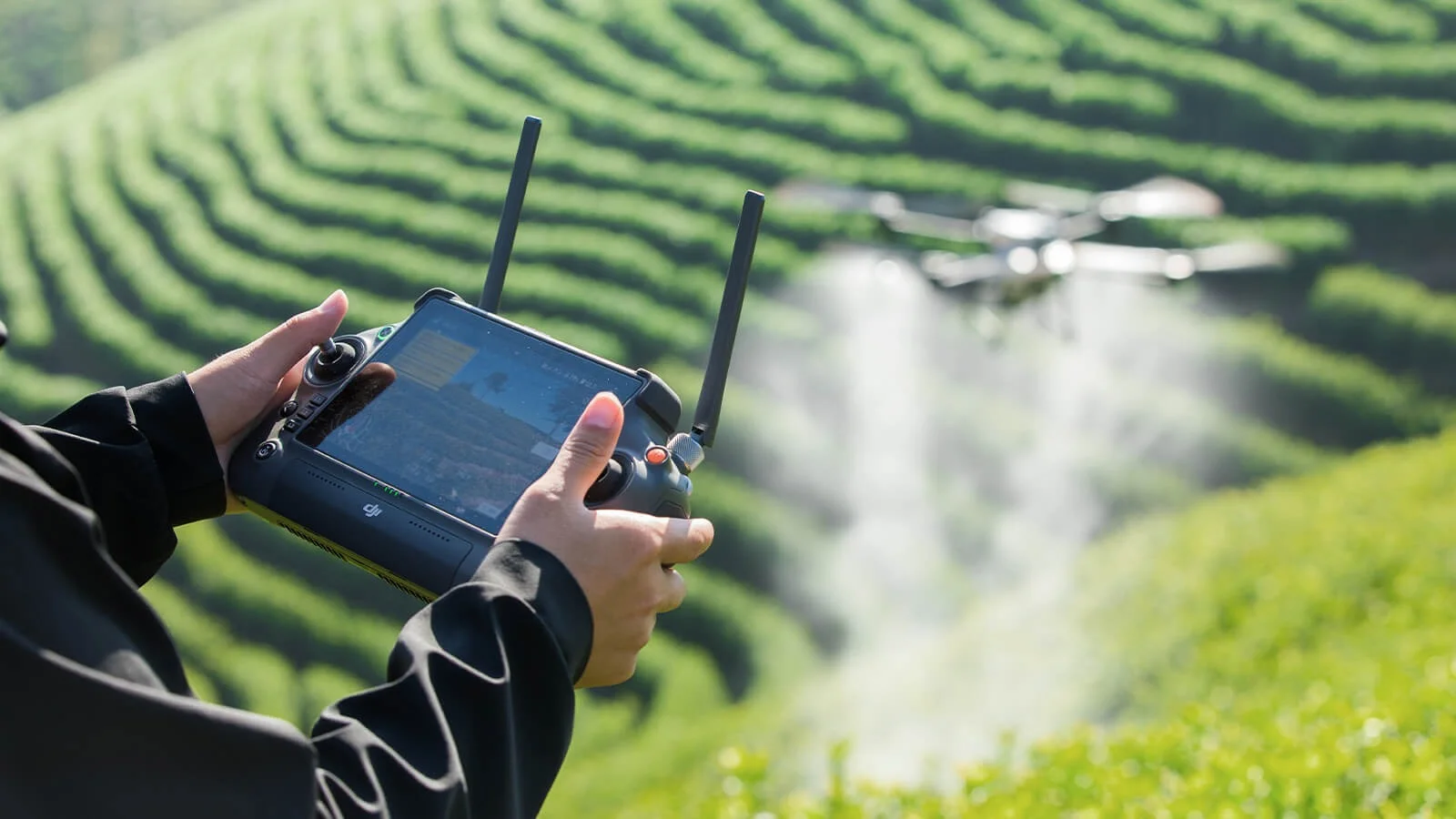 Dịch vụ máy bay nông nghiệp: phun thuốc, rải phân, gieo hạt bằng drone UAV