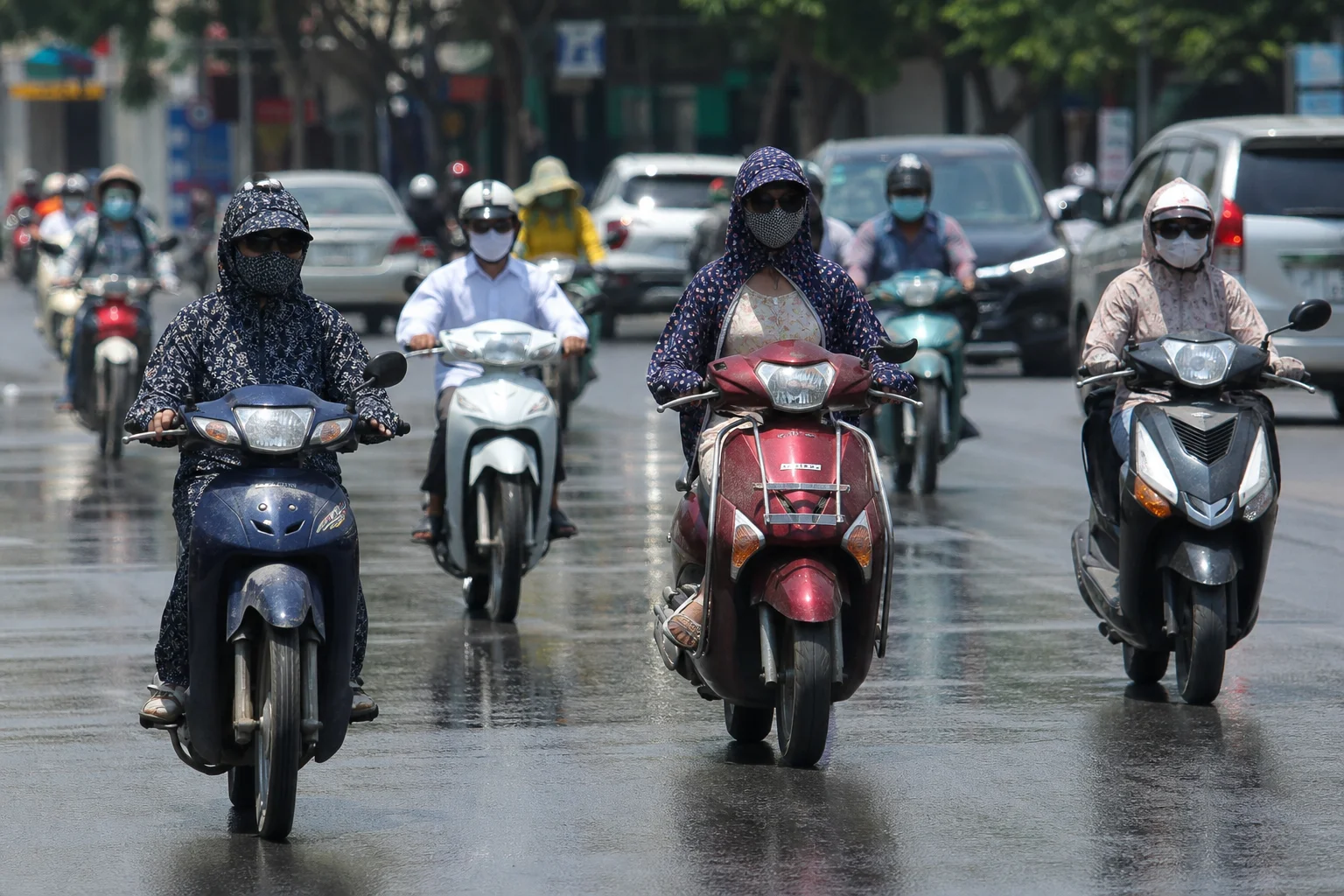 Nắng nóng kéo dài đến 17/5, Bắc Bộ và Trung Bộ sắp có mưa dông